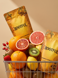 ROOTFUL Vitamina C, Zinc și D3, jeleuri, pungi într-un coș plin cu fructe bogate în vitamina C