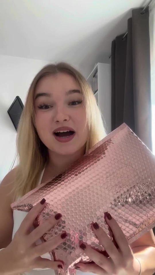 ROOTFUL pareri – clip Instagram cu unboxing-ul coletului roz ROOTFUL